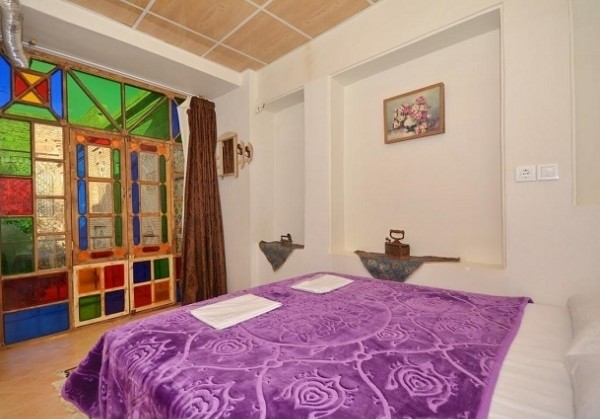 اتاق دو تخته دبل اقامتگاه سنتی گل طاها شیراز